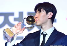 KBL 역대 최초! '소노 5위 주역' 이정현, 생애 첫 국내 MVP 수상...LG 마레이는 외국인 MVP 포함 '5관왕'