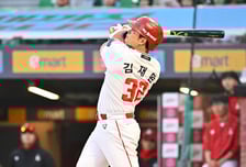 잠실 탈출했는데 타율 8푼1리, 김재환은 왜 4번타자 고정일까 “욕 먹는거 알아, 그런데 진짜 밸런스 괜찮아”