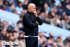 '실패한 시즌' 생존모드 들어간 리버풀, 슬롯 믿는다..."다음 시즌에도 지휘봉은 슬롯이"