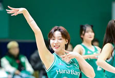 우천취소에도 쉼 없다…하지원 치어리더, 농구장서 응원 [O! SPORTS 숏폼]
