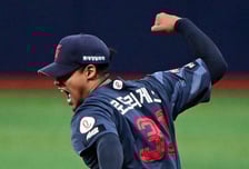 ‘4K 10볼넷→11K 0볼넷’ 사령탑도 감탄한 특급 1선발 “오늘 포수와 호흡이 잘 맞았다. 내가 원하던 공격적인 투구했다” [오!쎈 고척]