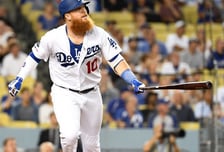 '류현진 옛 동료' 201홈런 털보 내야수, 은퇴 대신 멕시코에서 현역 연장