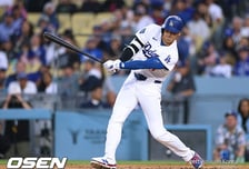 '와' 오타니 또 터졌다! 조금 이른 모닝콜...초구 리드오프 홈런 대폭발→46G 연속 출루
