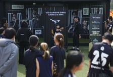 성남, 안산전 ‘NH농협은행 브랜드 데이’ 성료... 쌀 나눔으로 달군 탄천