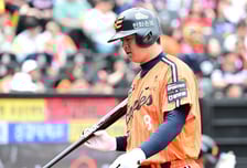 '이럴 수가'...'307억 1할 거포’ 한화 노시환 결국 2군행, 4G 연속 무안타에 김경문 결단