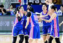 ‘3차전 김아름이 미쳤다!’ 삼성생명, 1패 뒤 2연승…챔프전 진출 1승 남았다