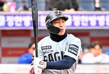‘이럴 수가’ 1억 FA 한화 손아섭, 2군에서도 사라졌다…트레이드 루머까지 무슨 일인가