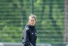 '최초의 여성 감독' 우니온 베를린, 성차별 댓글에 즉각 반응..."당신은 성차별주의자"