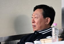 '승리 요정' 회장님, 잠실에 떴다...신동빈 롯데 구단주 "팬 사랑에 보답하도록 그라운드 안팎에서 최선 다해 달라"