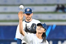 6연패 끊은 승리요정 이가영 프로 시구 [O! SPORTS 숏폼]