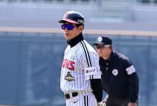 '이럴 수가' 턱걸이하다가 발가락 골절 부상...LG 송지만 코치 1군 말소, 김용의 코치 1군 등록