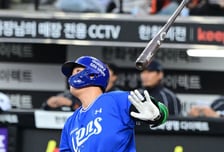 어제는 만루 병살로 고개 숙였는데 오늘은 3안타 4타점 대폭발 “너무 치고 싶었다”
