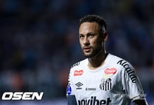 ‘메시 형! 흥민아! 난 미국 안가’ 네이마르, MLS 진출설 부인 “산투스 남는다”