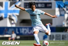 ‘일본대표팀 또 전력보강했다!’ 박지성 라이벌, 프리킥의 마술사가 대표팀 코치 합류