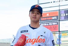트레이드 3일 만에 한화 데뷔, 26살 좌완 이제는 빛 볼까…김원형 감독도 응원 “우리 팀에서는 꽃 못 피웠지만…”