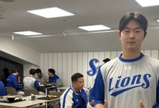 홈런 맞고도 씩 웃은 겁없는 신인, 데뷔 첫 승 턱으로 피자 28판 통크게 쐈다 [오!쎈 대구]