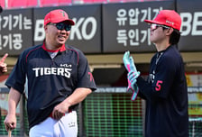 "생각하면서 야구한다" 이유 있는 KIA 연승 질주…"좋아도 표현 안 한다"고 했지만, 꽃범호도 모르게 웃는다