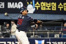 "홈런타자가 밀어치며 어떡하나"…땅볼러가 된 거인의 4번타자, 김태형 감독의 진단은 [오!쎈 부산]