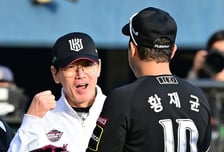 “황재균 그립다, 참 튼튼했는데” 난데없이 은퇴선수 언급 왜? 허경민-류현인 OUT→철인 3루수가 그리워진 명장 [오!쎈 수원]