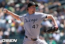 KBO MVP, 시즌 첫 승 왜 이렇게 힘든가…페디, 5이닝 못 채우고 3실점 강판