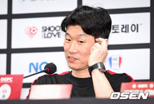 '무릎 수술' 박지성 교체 명단...'긱스-에브라' OGFC vs '산토스-염기훈-이관우' 수원 삼성, 레전드 매치 선발 공개[오!쎈 수원]
