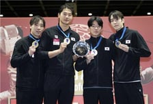 '45-44 대역전' 한국 펜싱, 세계 뒤집은 충격 결승... 오상욱 한 방에 금메달 확정