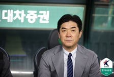 '2-1 역전승' 인천 윤정환 감독, "11년 가까운 기간 첫 원정 승리...지킬 수 있는 힘 보여줬다" [현장인터뷰]
