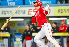1-2→3-2 오태곤이 해냈다! SSG, 삼성 꺾고 위닝 시리즈 확보…후라도 7이닝 KKKKK 3승 불발 [대구 리뷰]