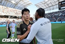 젠틀했던 손흥민도 분노 대폭발했다...LAFC 감독 어처구니없는 교체지시에 불만 표출