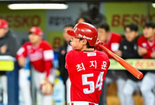 ‘3G 무안타→결승타 폭발’ 최지훈, 한 방으로 흐름 바꿨다 "잘 맞은 타구 잡혀 위축됐는데..." [오!쎈 대구]