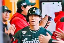 “5할 타자가 세상에 어디 있어요?” 523홈런 전설도 납득 불가, 개막 22G 연속 안타 타율 0.488→야구의 신 인천 강림하다