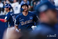 ‘구단 최초’ 특급 신인, 9번→2번 타순 승격…'왼쪽 무릎 통증' 이우성 긴급 라인업 제외 [오!쎈 대전]