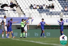 “시간지연!? 심판이 승부 갈랐다” 또 터진 오심 논란, K리그 기준 완전 무너졌다