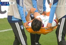 대패보다 더 추했다... 공 없는 마사에게 돌진한 조현택, 구급차까지 부른 충격 몸통 박치기