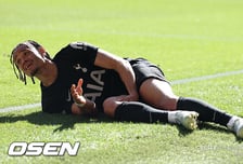 ‘토트넘 네덜란드 대표팀 초비상!’ 사비 시몬스, 결국 시즌 아웃…월드컵 못 뛴다