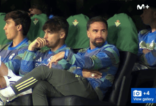 “저런 놈한테 내가 밀려?”… 레알 기강 무너졌다! 카르바할, 벤치서 경쟁자 수비 약점 비꼬는 장면 포착