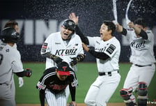 '3G 연속 끝내기 패배' LG 불펜, 왜 이러나...'장성우 역전 끝내기' 거침없는 KT, LG전 4전 전승 [수원 리뷰]