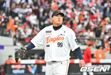 '5회까지 퍼펙트→6회 6실점' 류현진, 최지훈 기습번트부터 와르르 무너졌다…ERA 3.60 [오!쎈 대전]