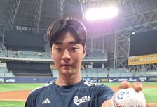 ‘20세’ 제2의 장원준 감격의 1군 데뷔…득점권 위기 어떻게 KK 찢었나 “이천에서 치열하게 고민하고 연습했다”