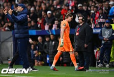 "난 더 강해졌다" 토트넘 GK, 'UCL 데뷔전 17분 3실점 악몽 교체 수모'가 전화위복