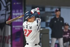 롯데, ‘타격 부진’ 한동희·전준우 선발 제외…유강남 4번 DH 파격 라인업 [오!쎈 인천]