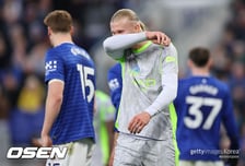 '1-0→2-3→3-3' 미친 난타전! 맨시티, 자력 우승 날아갔다...도쿠 극장골로 에버튼과 겨우 무승부→1위 아스날과 '5점 차'