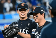 어깨수술 동생이 말없이 놓고 간 벨트, 허리에 차고 AVG .429 3홈런 9타점 괴물모드...눈시울 붉힌 노시환 "동주와 함께 뛰고 있다"