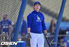 경쟁자는 ML 올라갈 날 다가오는데…외야로 밀려난 김혜성, 방망이도 맞지 않는다