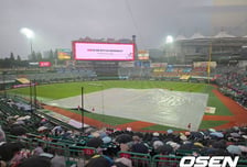 ‘관중 실신→CPR·심장제세동기 조치 우천 중단’ SSG-키움, 두 차례 경기 중단…1-1 팽팽한 승부, 경기 재개 전망 [오!쎈 인천]