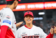 亞쿼터 시라카와, 152km 무실점 첫 승 스타트...천군만마 얻은 이범호 "기대 이상의 호투였다" [오!쎈 광주]