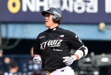 '두산 시절 이후 처음' 허경민 결승 만루홈런 폭발! KT, SSG 4연승 막고 2연패 탈출…배제성 5이닝 무실점 호투 [인천 리뷰]