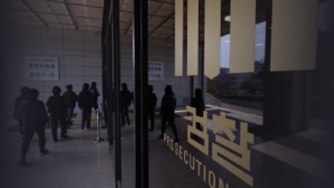 수사 못하는 검사, 돌아와야 하나