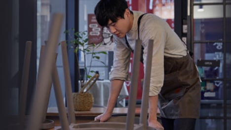 회전문에 갇힌 자영업자