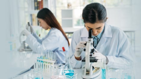 쫓겨나는 과학자